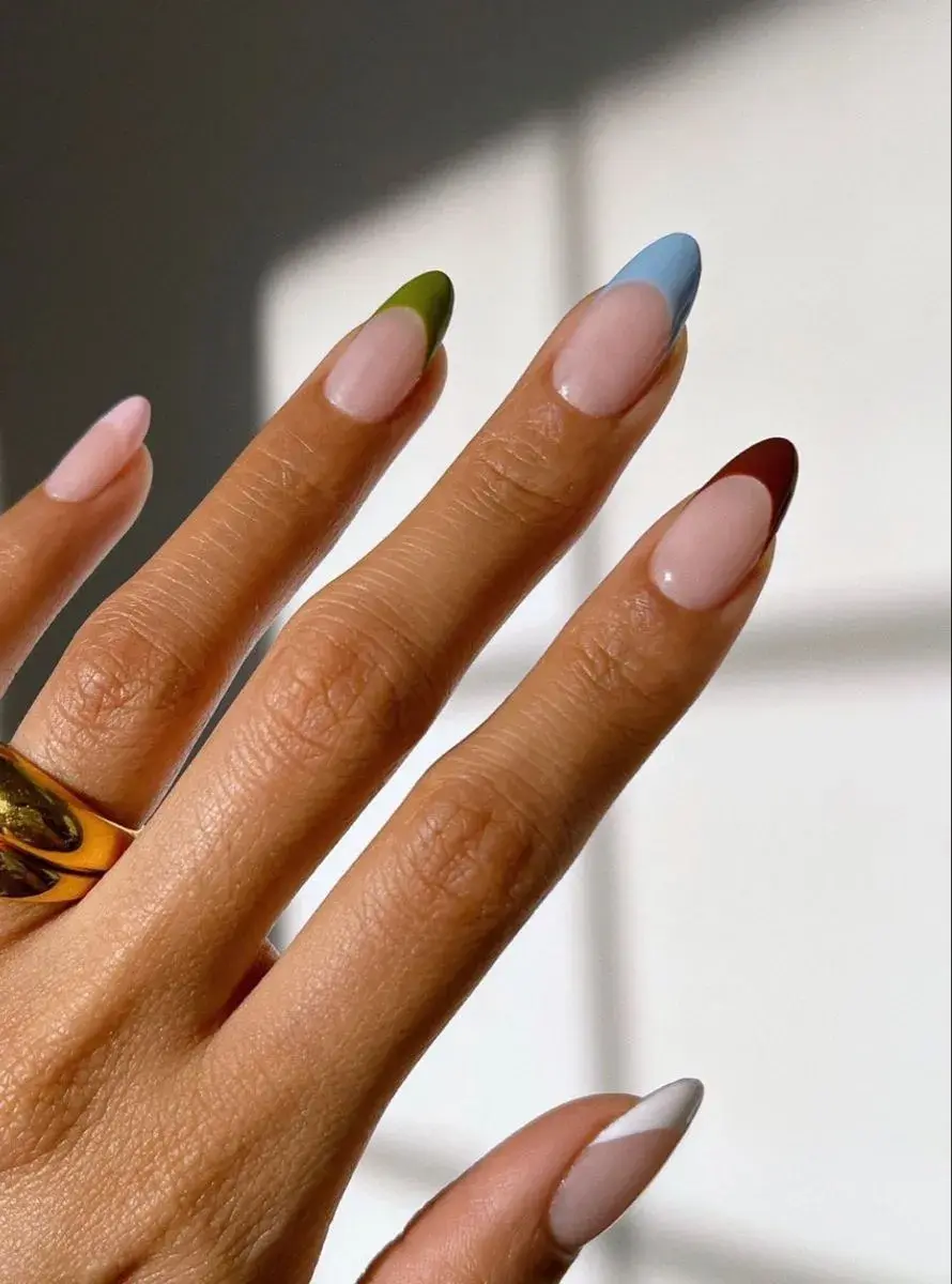 10 diseños de uñas francesas originales para usar en marzo y anticipar el otoño