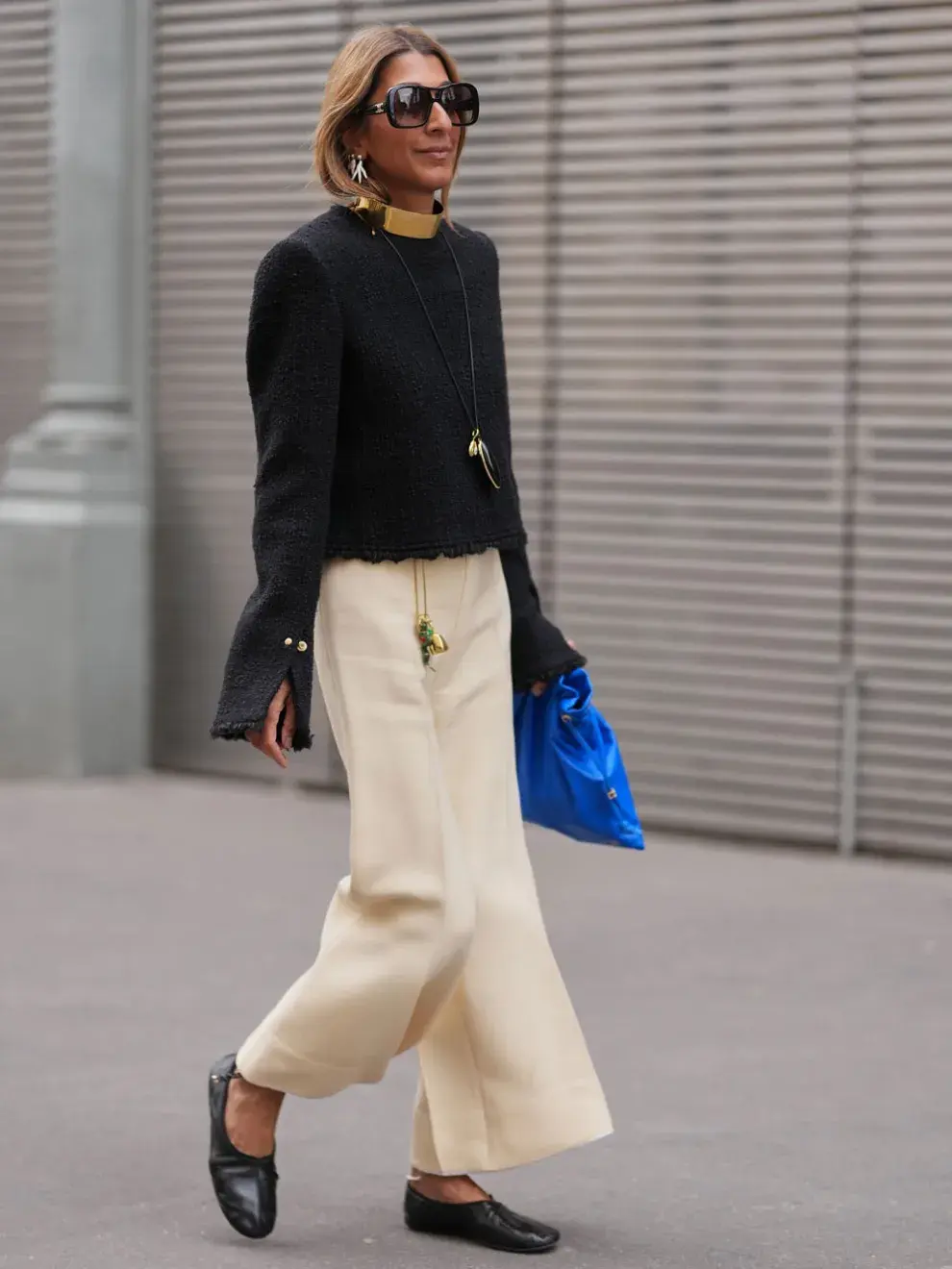 ¿Es un accesorio práctico? ¿O más bien una pieza decorativa? La respuesta está en algún punto intermedio, y de eso se trata el fenómeno que está conquistando el mundo de la moda esta primavera-verano 2026.