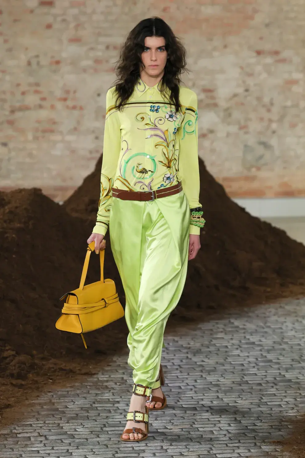 El diseñador optó por simular el fileteado porteño en distintas prendas