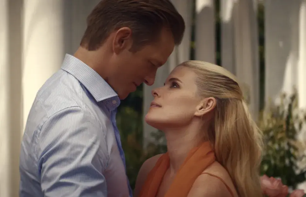 Joel Kinnaman and Kate Mara en Mujeres Imperfecta.