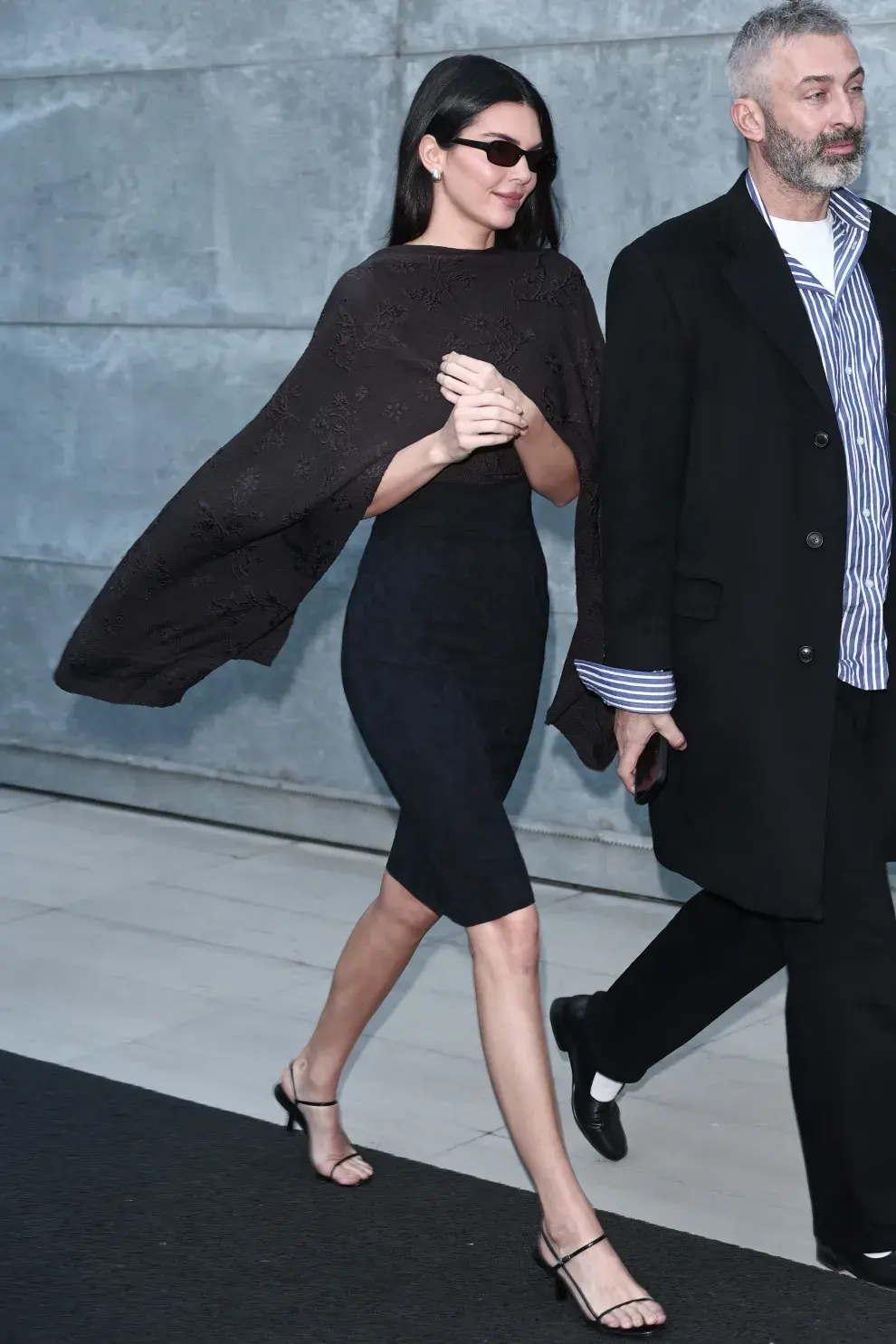 Kendall Jenner lució un total black en Armani