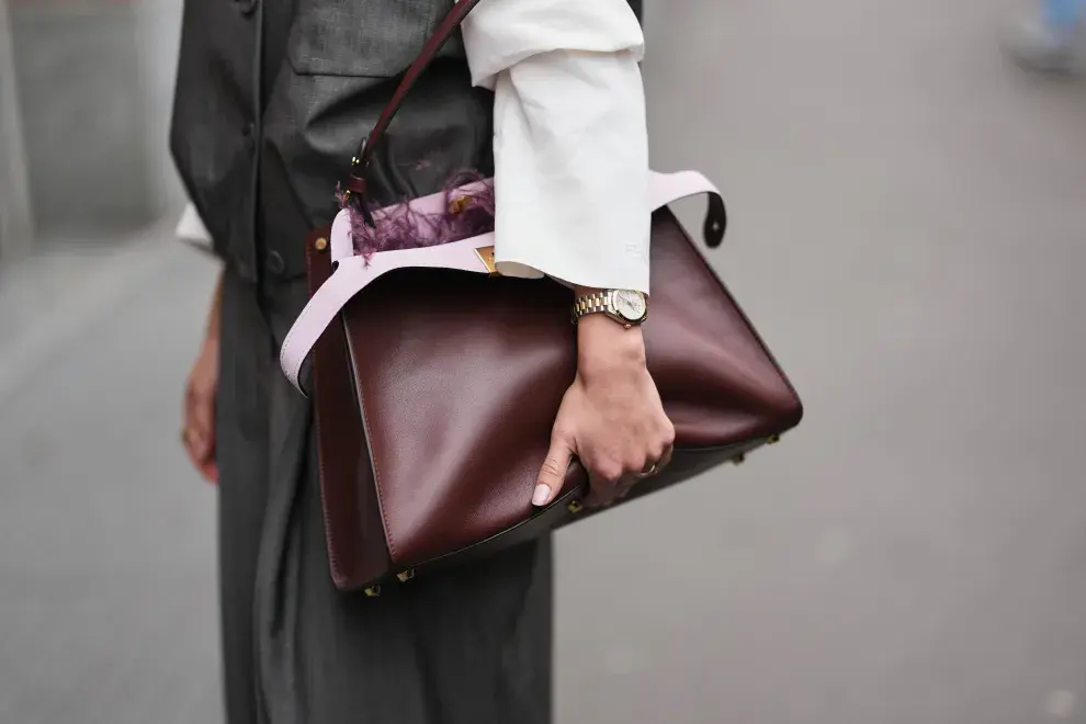 La era de las mini bags parece haber quedado atrás. 