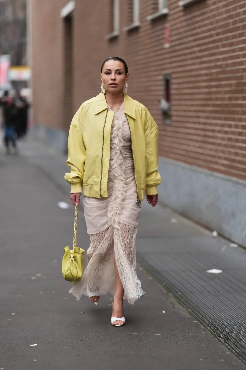 El butter yellow, uno de los tonos estrella del verano argentino, demostró que llegó para quedarse también en invierno. 