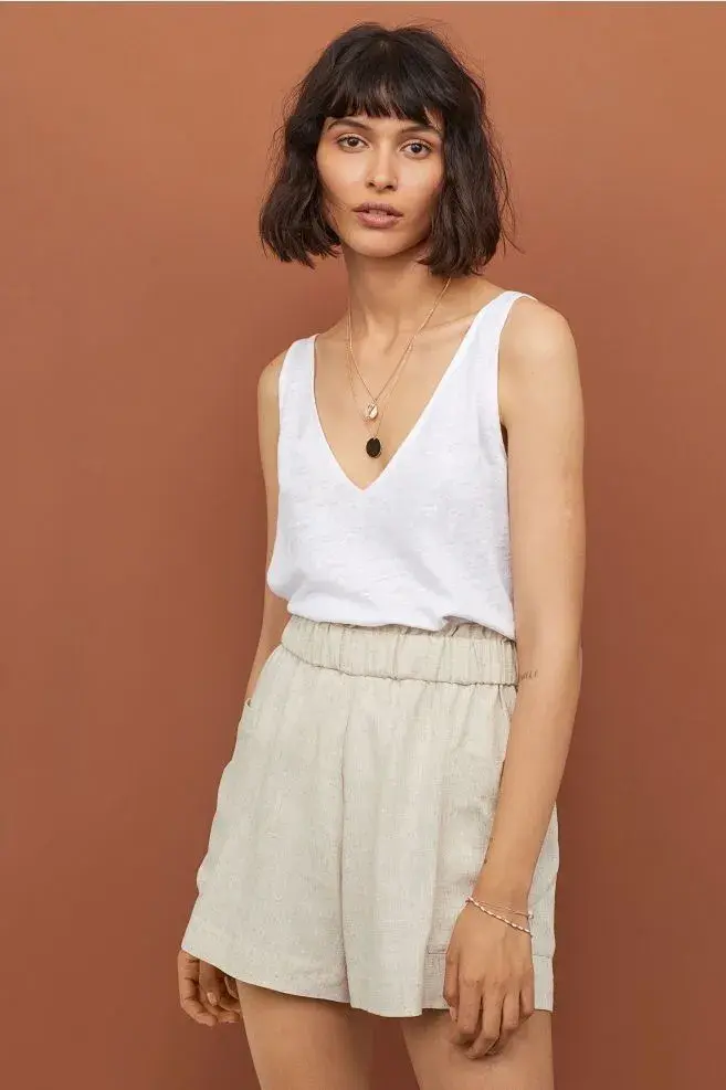 Una semana de outfits con este armario cápsula de calor: lunes.