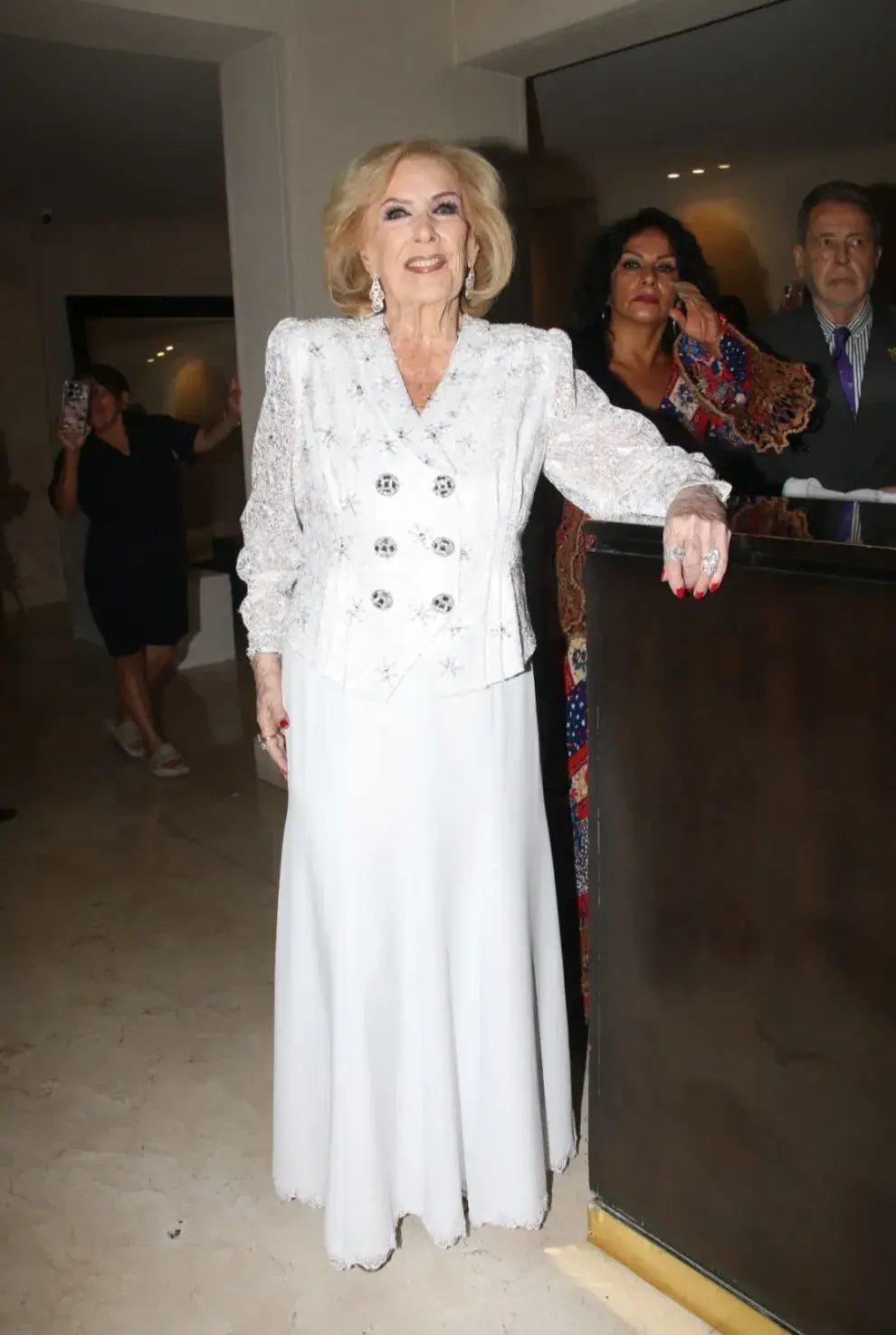 Mirtha Legrand con look total white para celebrar sus 99 años