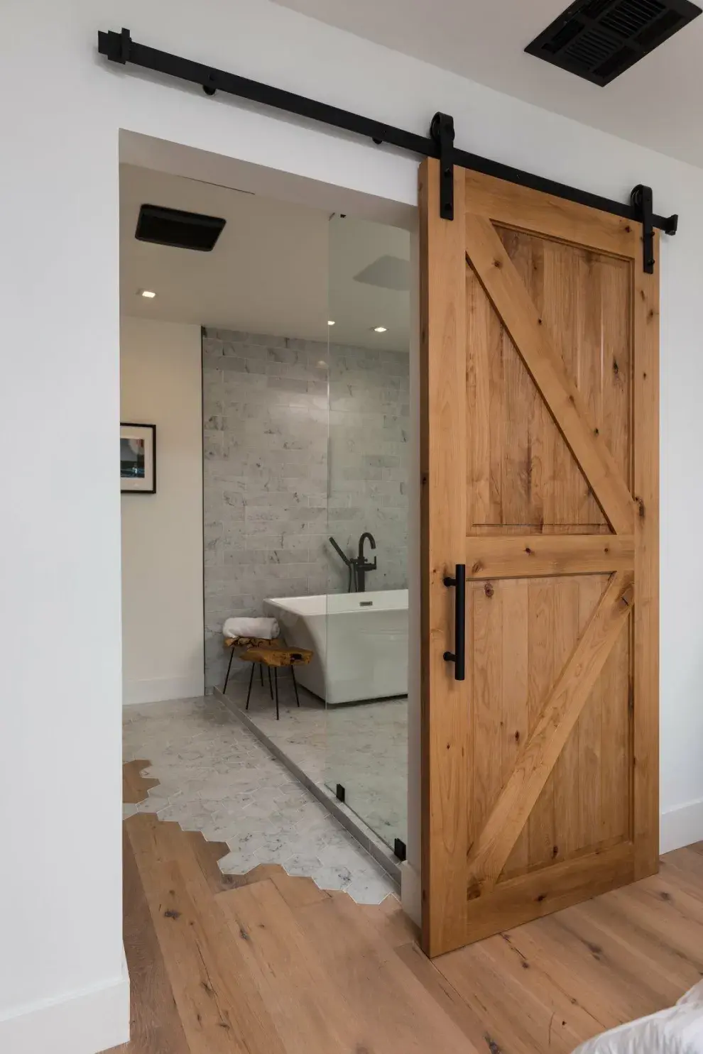 Las puertas tradicionales pasaron de moda: estas son las ideas para renovarlas en 2026