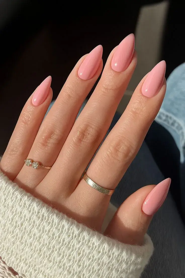  Las formas almendra, coffin (bailarina) o incluso stiletto suave requieren más mantenimiento. 