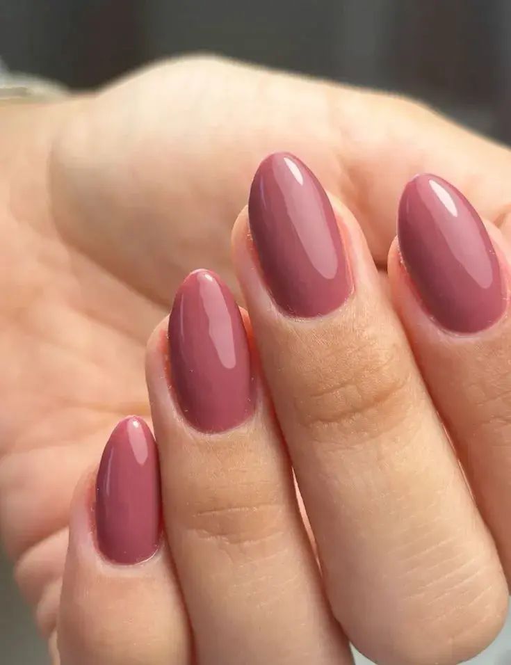 Este es el color de uñas que fue furor en los 2000 y es tendencia esta temporada