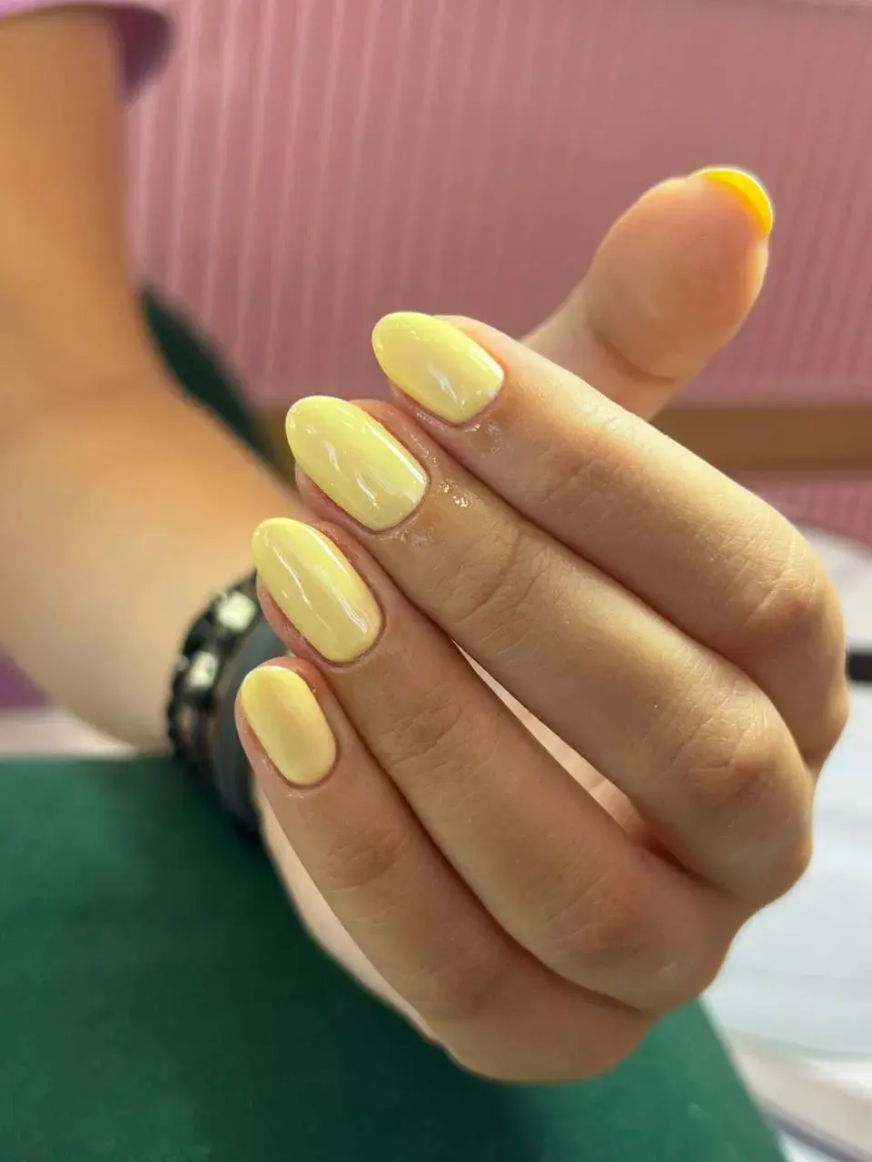 Uñas con esmalte semipermanente