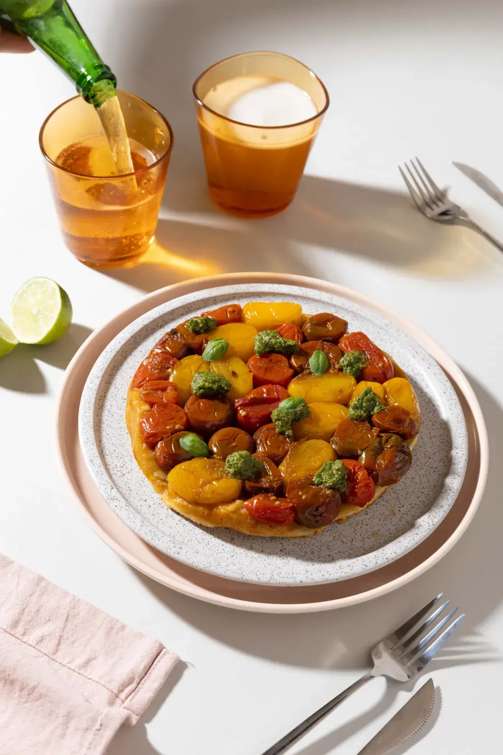 Tarta tatín de tomates con masa de queso