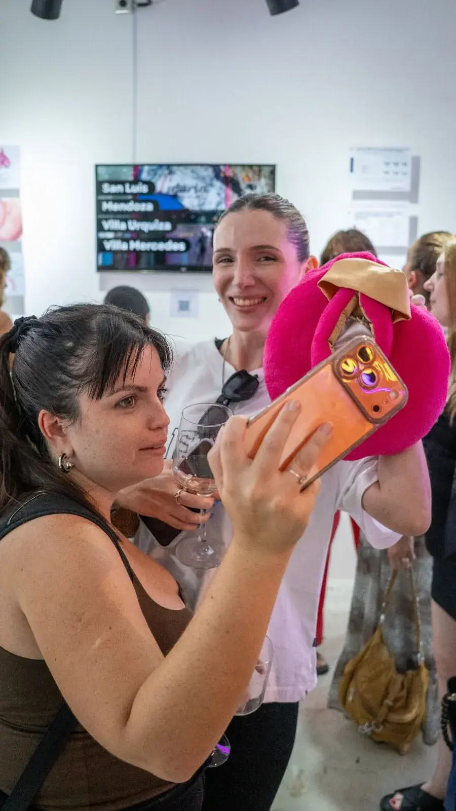 En el Museo de la Vulva, la idea no es solamente contemplar sino también participar.