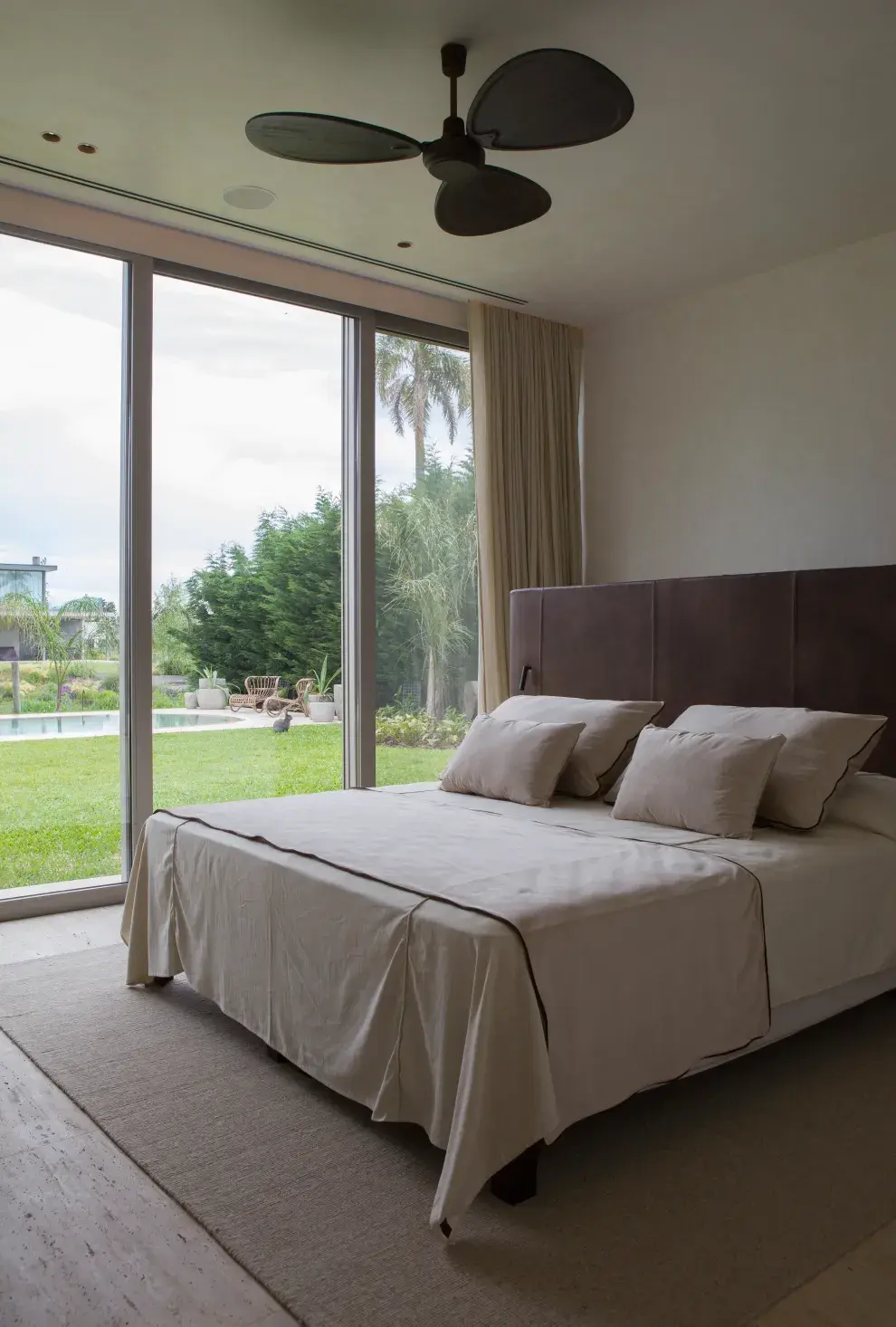 Los tonos tierra —marrones profundos, arenas suaves, caramelo, terracotas y neutros cálido