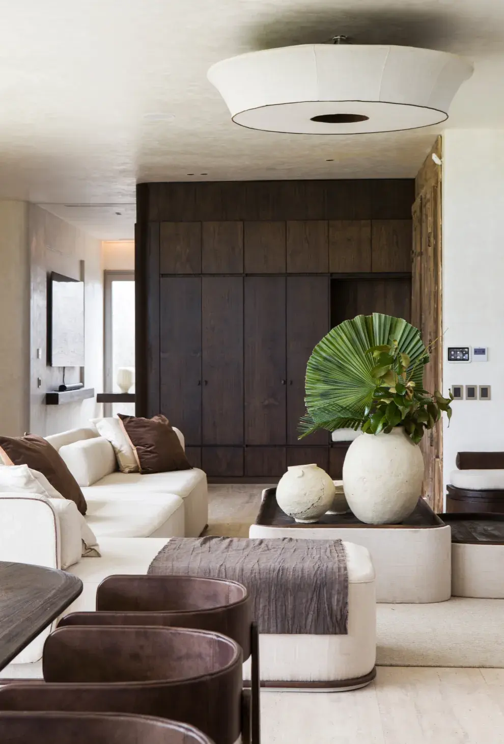 Los tonos tierra —marrones profundos, arenas suaves, caramelo, terracotas y neutros cálido