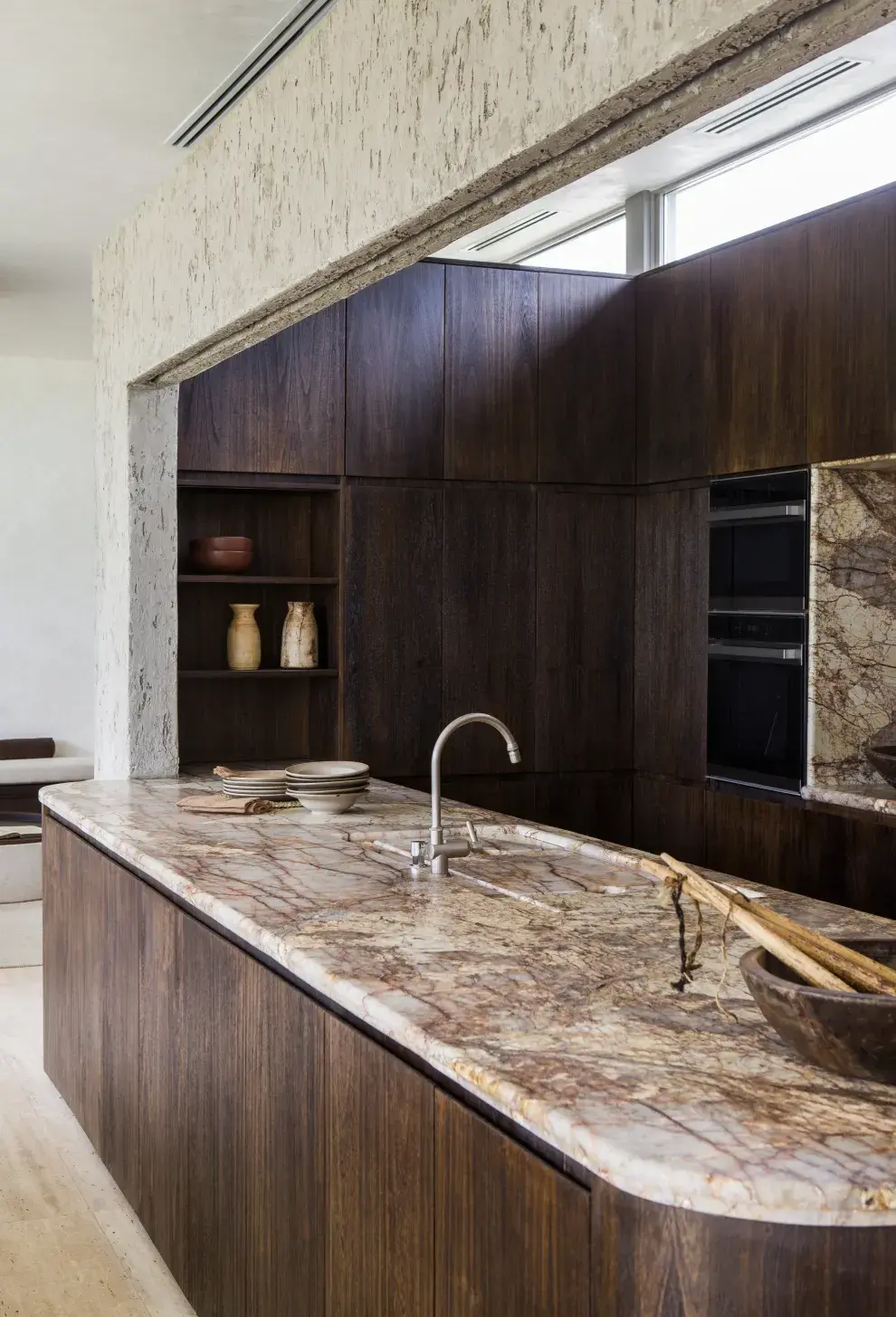 Los tonos tierra —marrones profundos, arenas suaves, caramelo, terracotas y neutros cálido