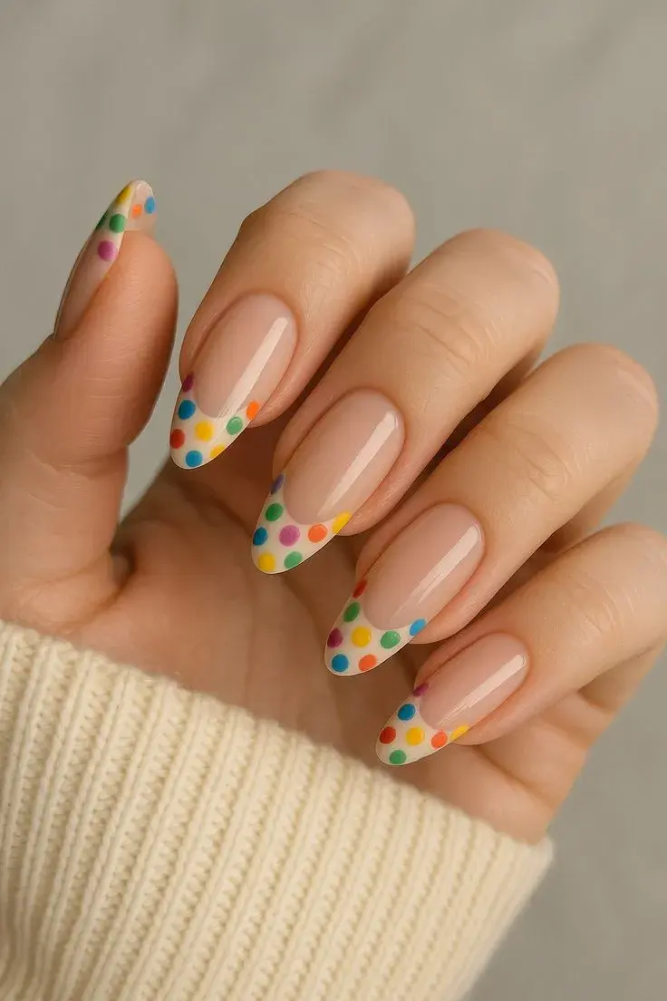 La manicura francesa también se reinventa esta temporada.