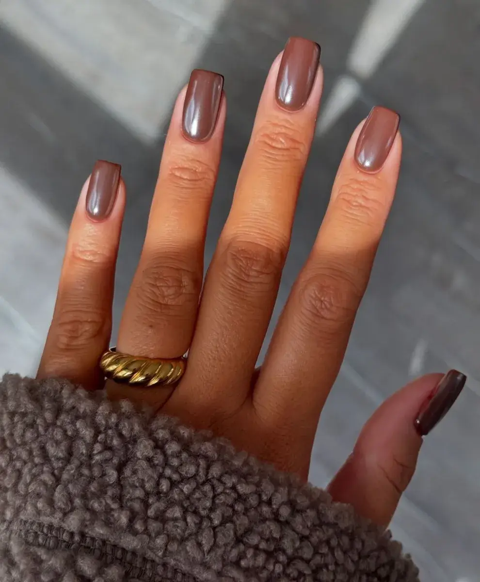 Coffin bronzed nails: así es la manicura minimalista que eleva el nude clásico y conquista el otoño 2026