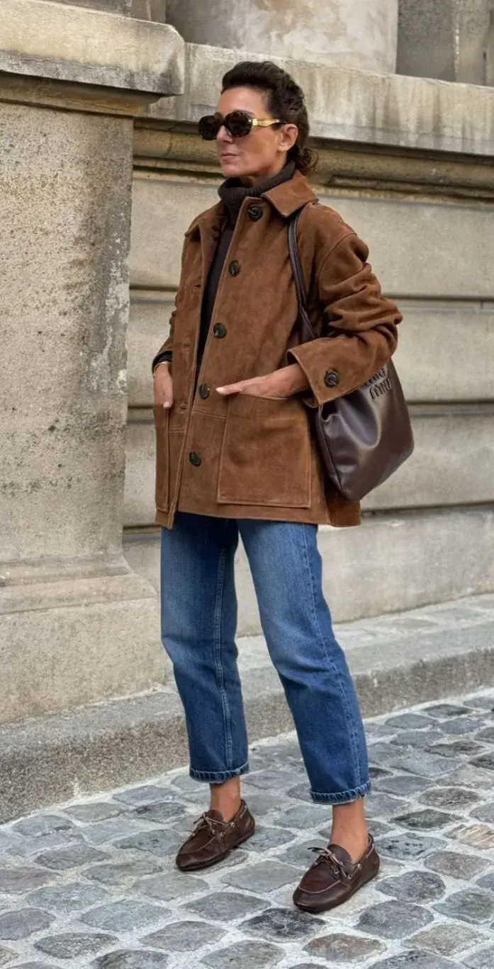 Tendencias de otoño: el abrigo de gamuza que vuelve con todo y promete ser el protagonista de la temporada