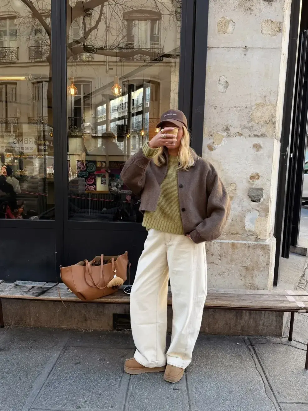 Lejos de ser todos iguales, los jeans ofrecen múltiples posibilidades según su tonalidad. Más que sumar prendas, la clave está en aprender a combinarlas mejor.