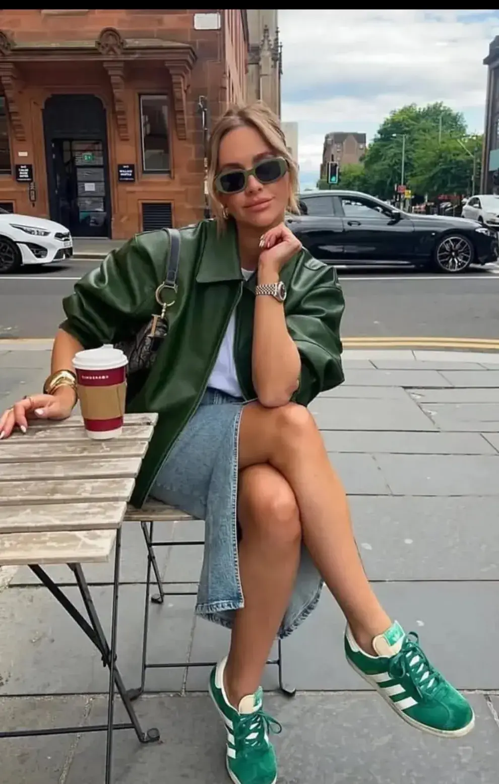 Adiós a la zapatilla blanca: este es el calzado tendencia para la temporada 2026