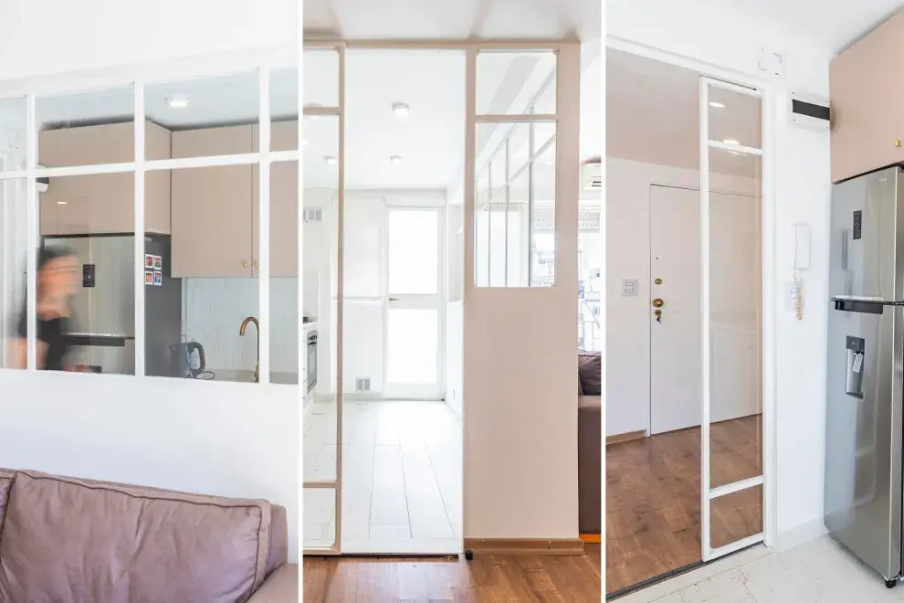 Las tonalidades de los muebles de cocina se emparejan con el color del sillón, aunque están en ambientes separados comparten la visual gracias al cerramiento.