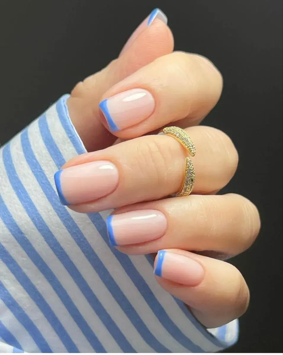 La clásica francesa se reinventa con líneas más finas y colores suaves.