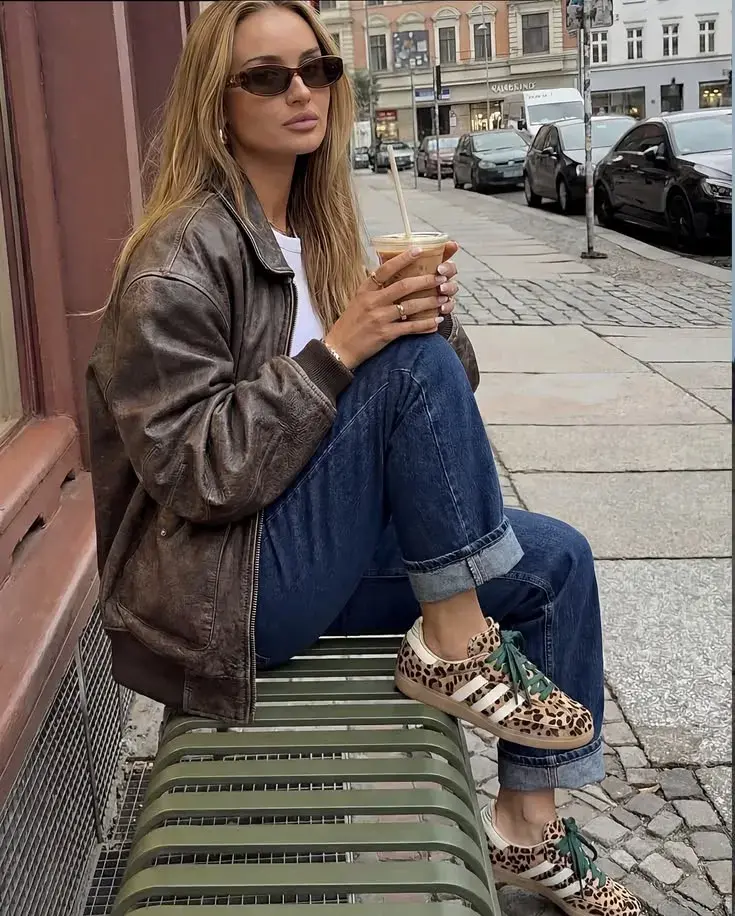 Adiós a la zapatilla blanca: este es el calzado tendencia para la temporada 2026