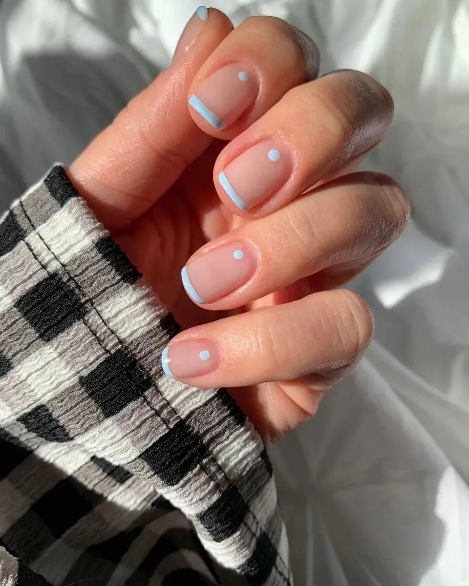 Para eventos formales o un entorno profesional, los motivos sutiles o geométricos mantendrán la elegancia tradicional