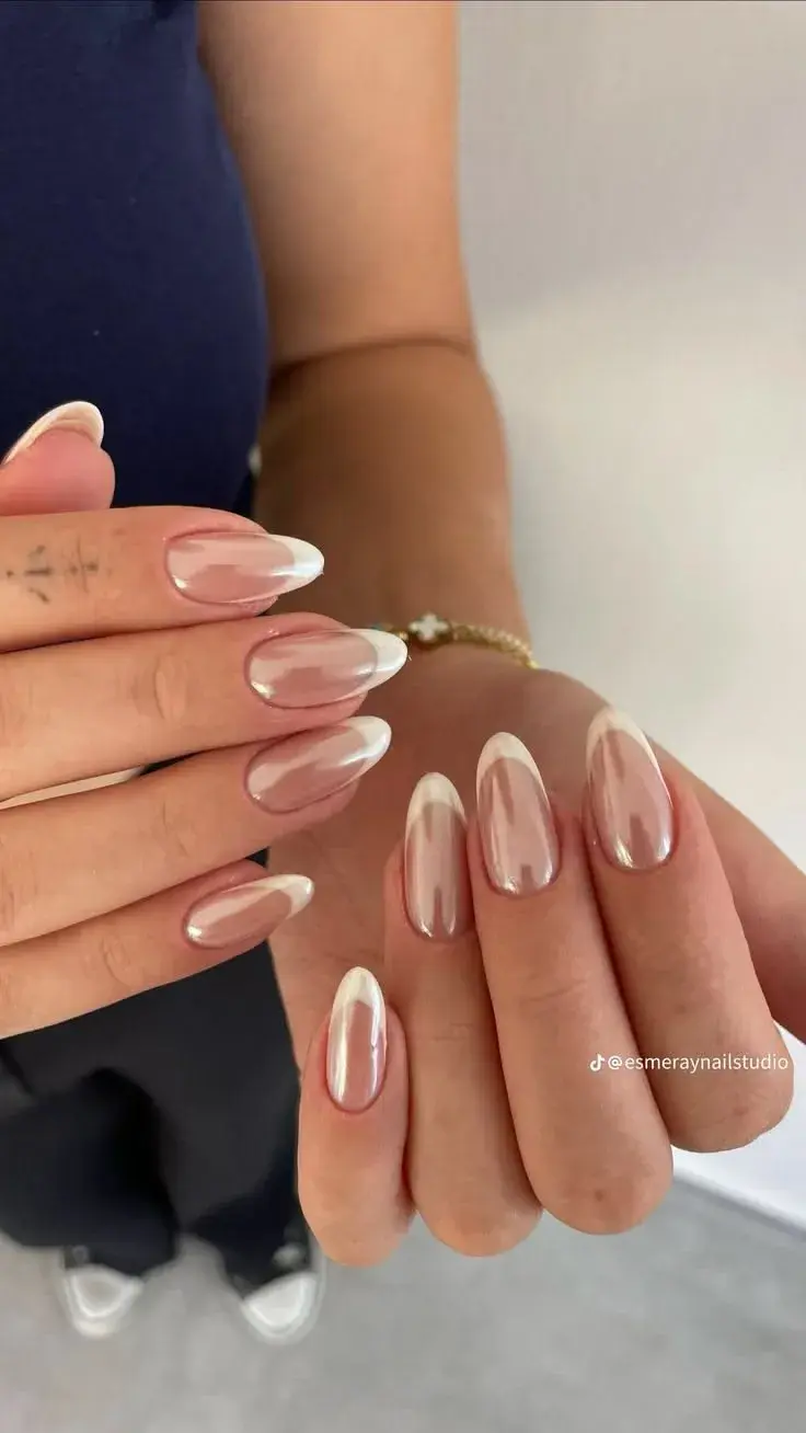 El resultado es una tendencia que demuestra que las uñas pueden convertirse en un verdadero accesorio de estilo: pequeño en tamaño, pero capaz de transformar por completo un look.