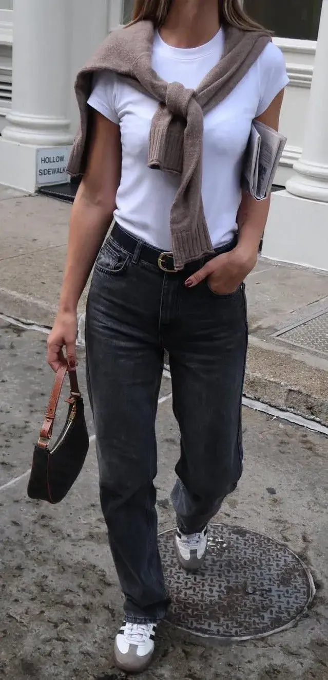 Podés ponerlo en los hombros para darle un toque más canchero al look