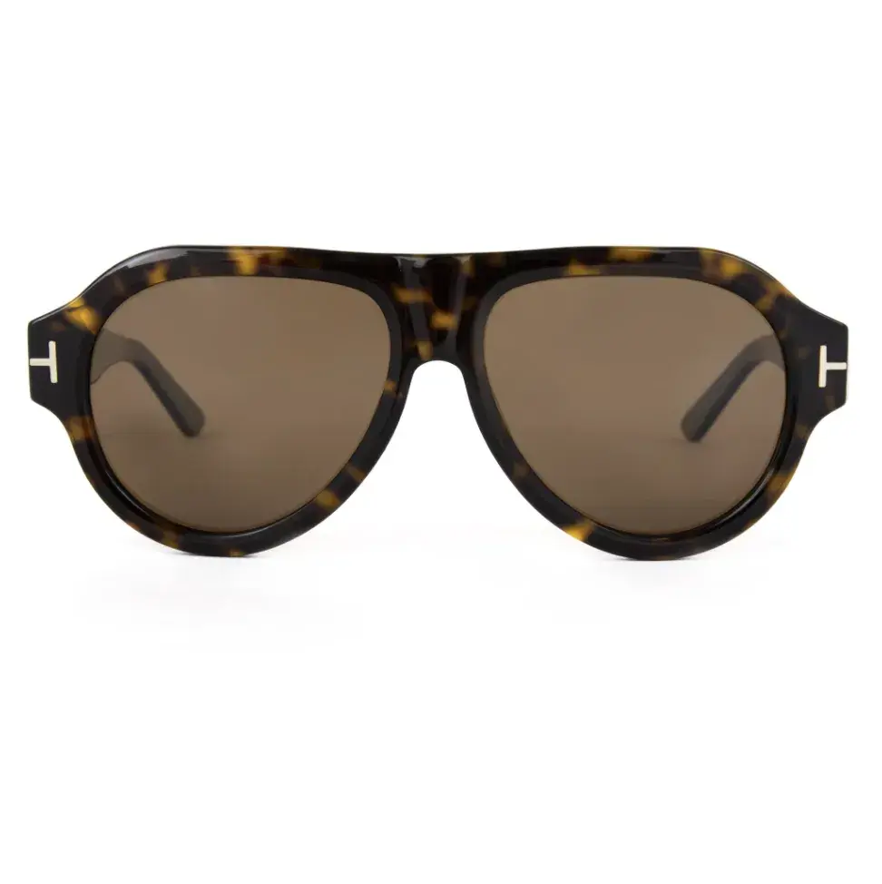 Los lentes de sol son un indispensable para todo el año (BONDING EYEWEAR- NEFELI HAVANA $158.500)