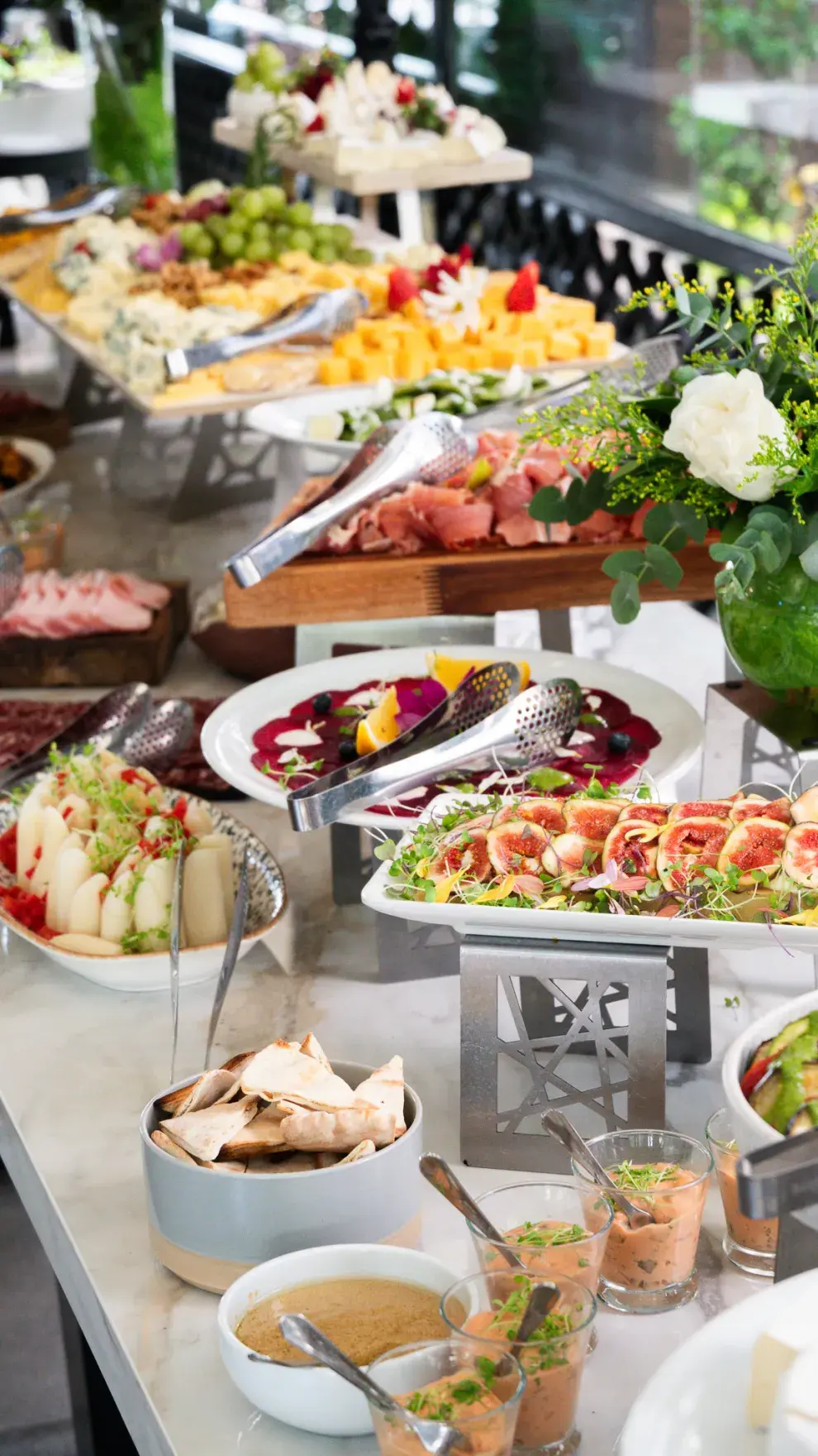 mesa con un brunch