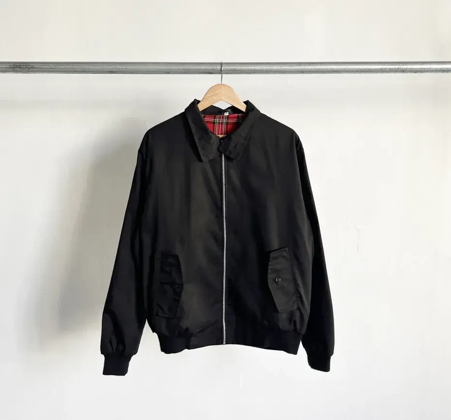 Foto de Campera Harrington negra.