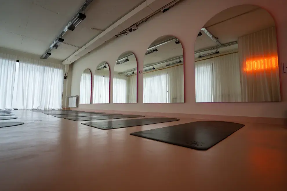 En Argentina, esta tendencia comienza a tomar forma con propuestas como Hottest Studio, que introduce esta disciplina y la combina con otros formatos que integran fuerza, resistencia y precisión.