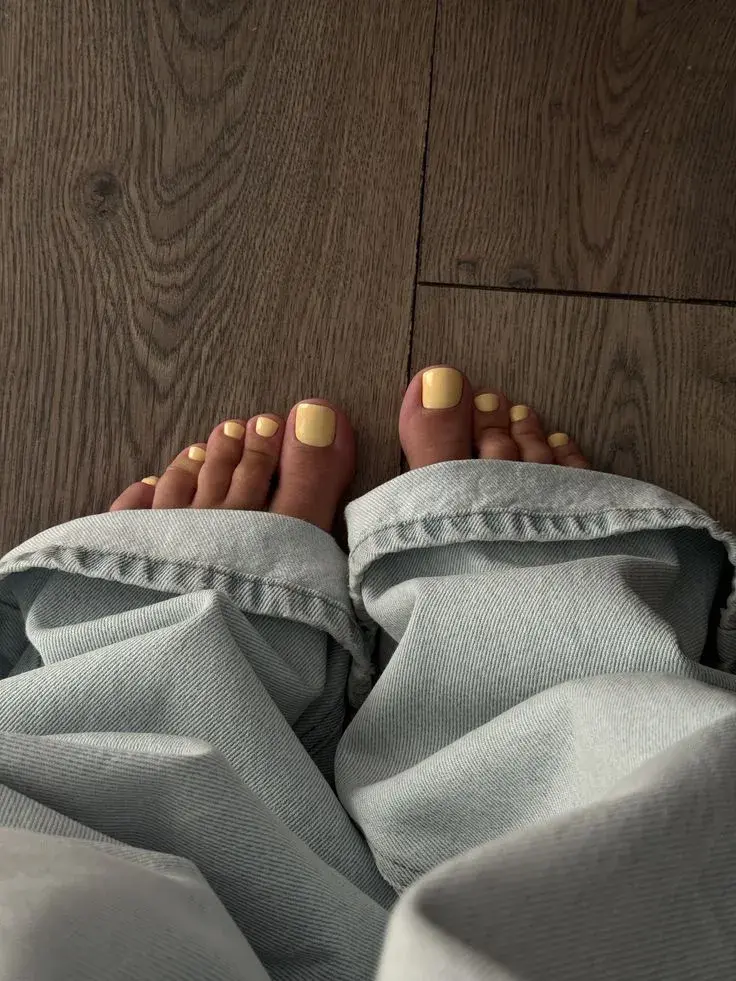 Tendencias en pedicuría 2026: los colores que se deben lucir tus pies este otoño