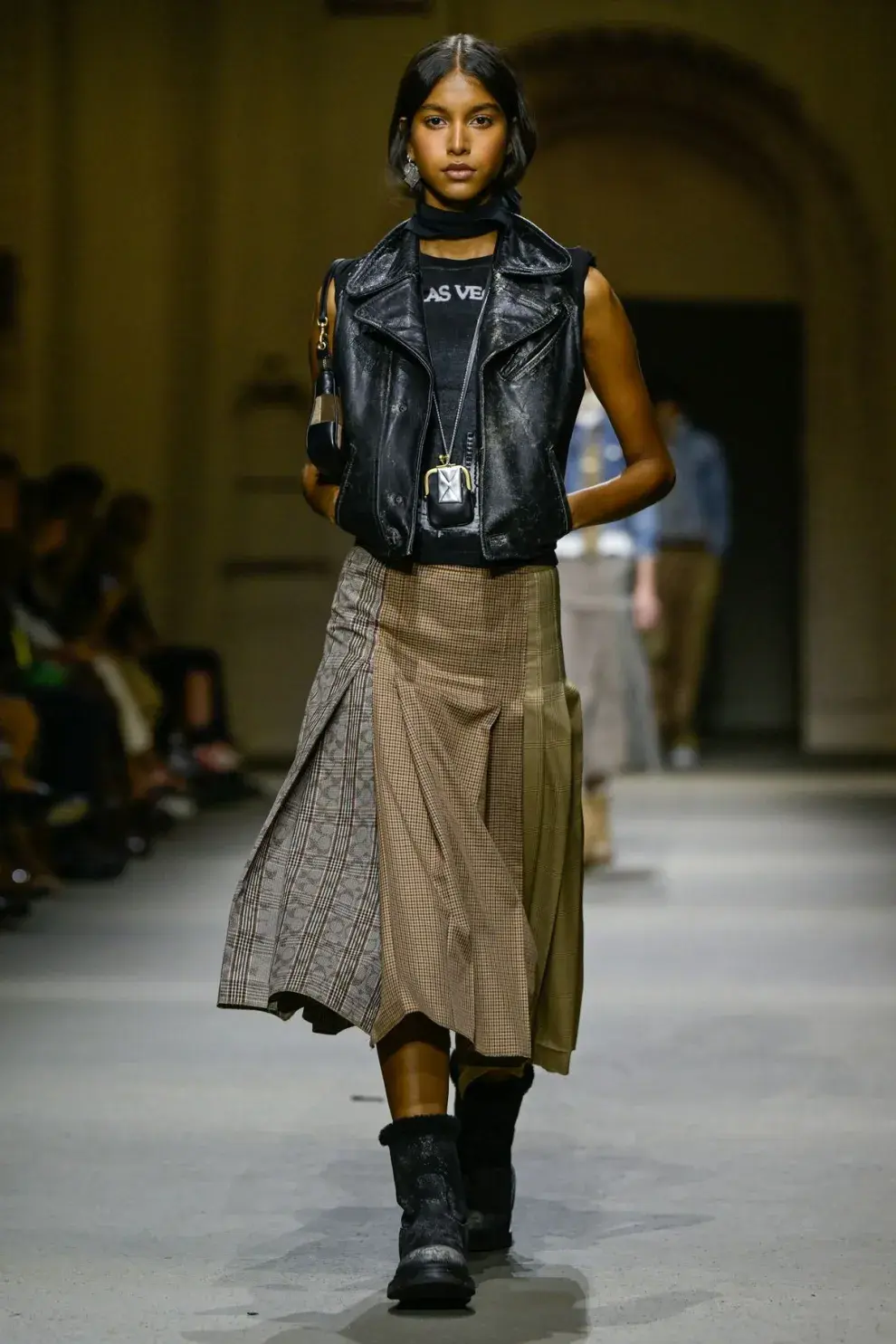 Foto de look Indie sleaze.