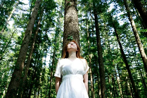 Girl moss: la nueva tendencia de bienestar que propone frenar, descansar y crecer a tu ritmo