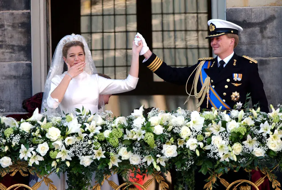 Saludando al pueblo: Máxima y Guillermo el día de su boda.