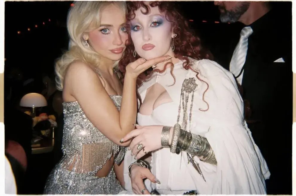 Foto de Sabrina Carpenter y Chappell Roan.