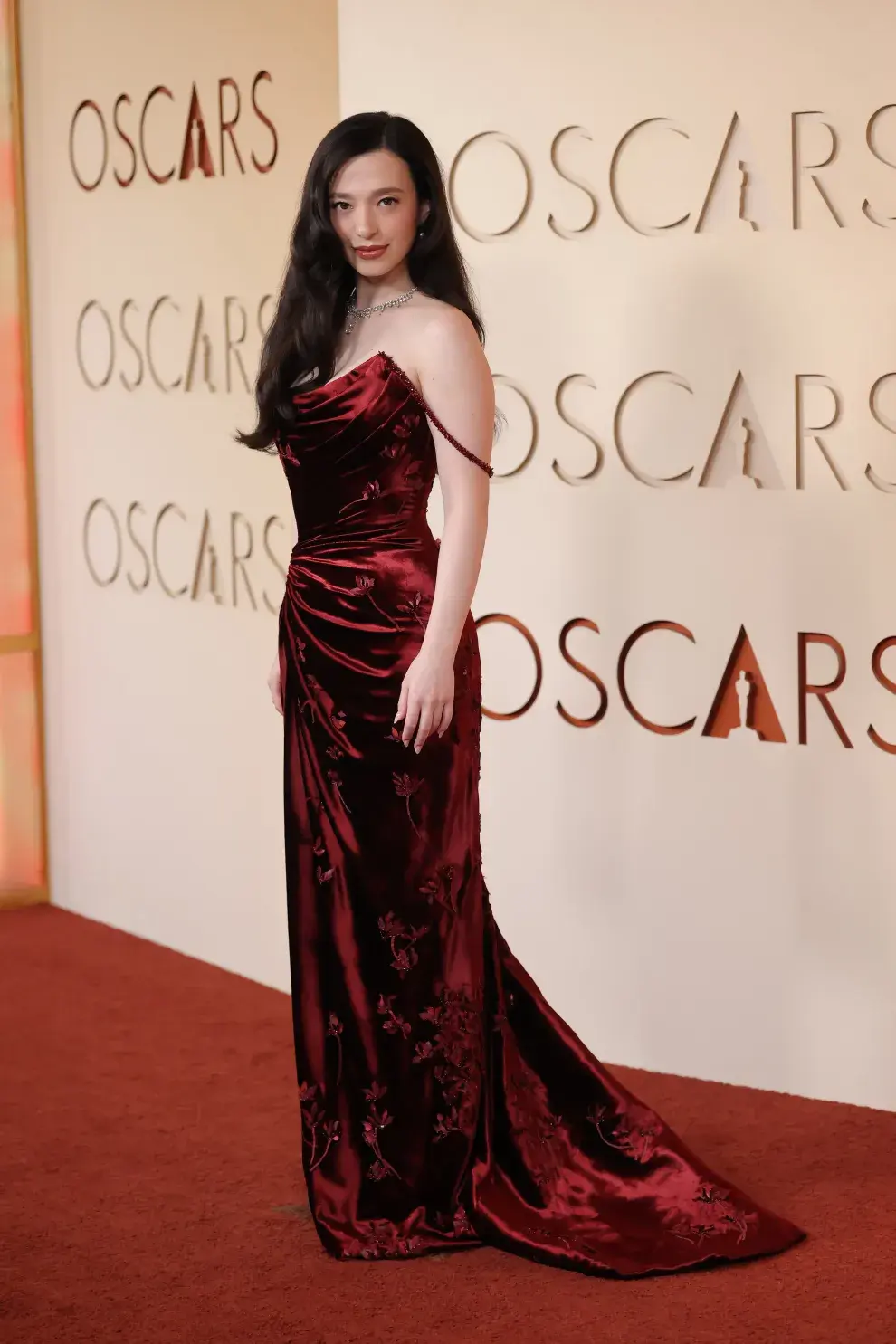 Mikey Madison en la alfombra roja de los Premios Oscar 2026.