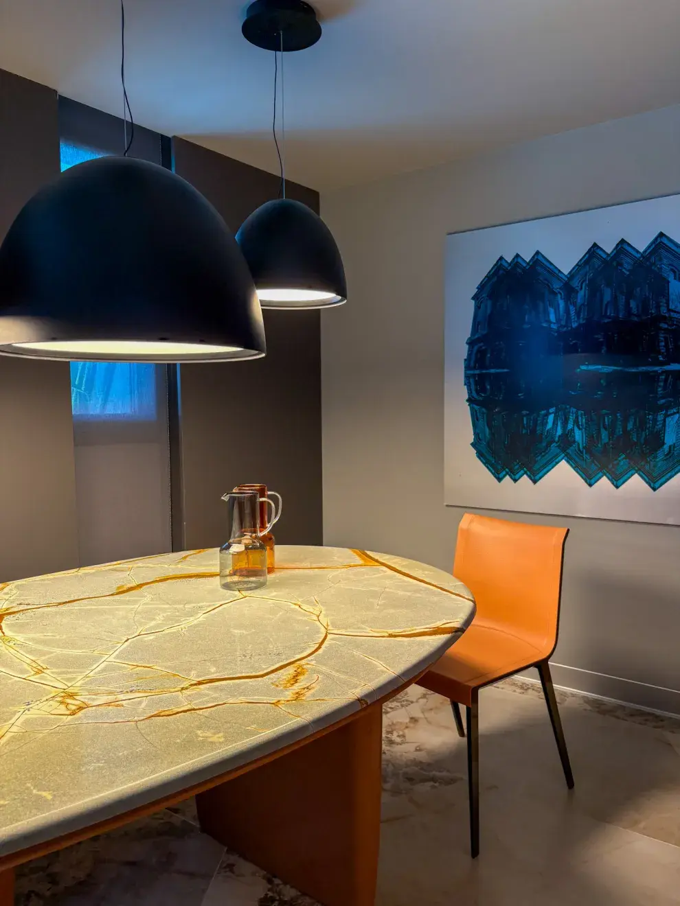 Muebles bien orgánicos en el comedor diario bien íntimo de Adriana Randazzo.