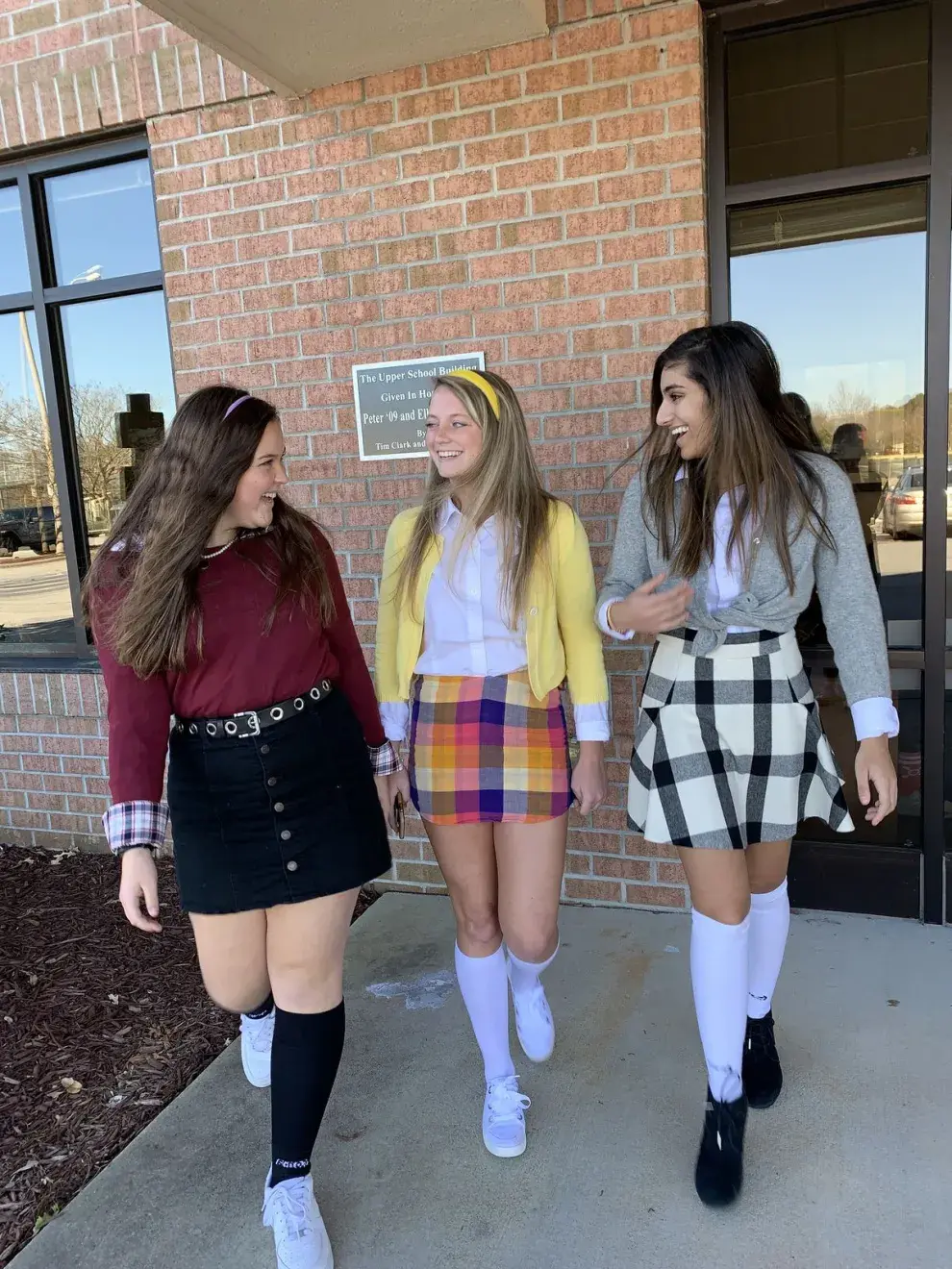 Foto de chicas con estilo preppy.