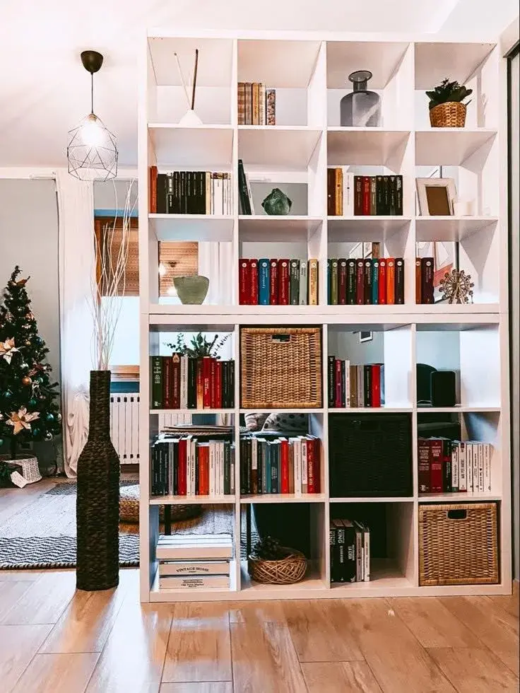 Sin obra: cómo dividir ambientes de manera práctica y estética