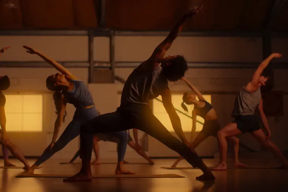 El corazón de "Twisted Yoga" son los testimonios de exmiembros que decidieron hablar.