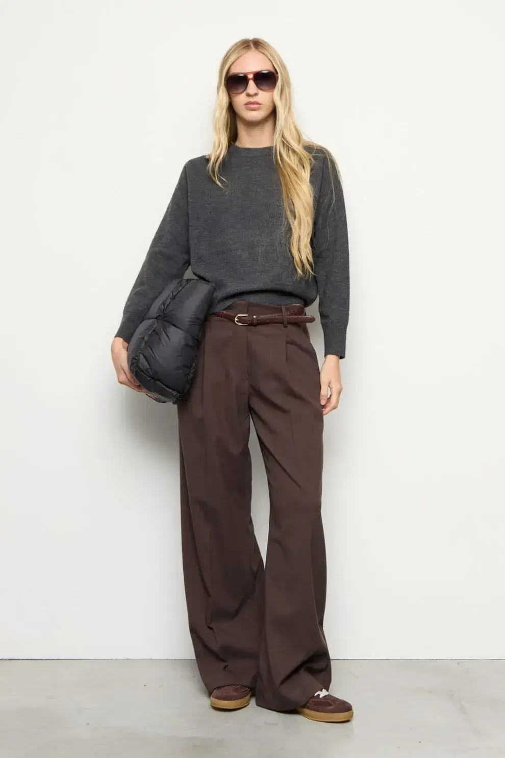 Un pantalón sastrero es la base para cualquier look cómodo (VER $ 89.900)