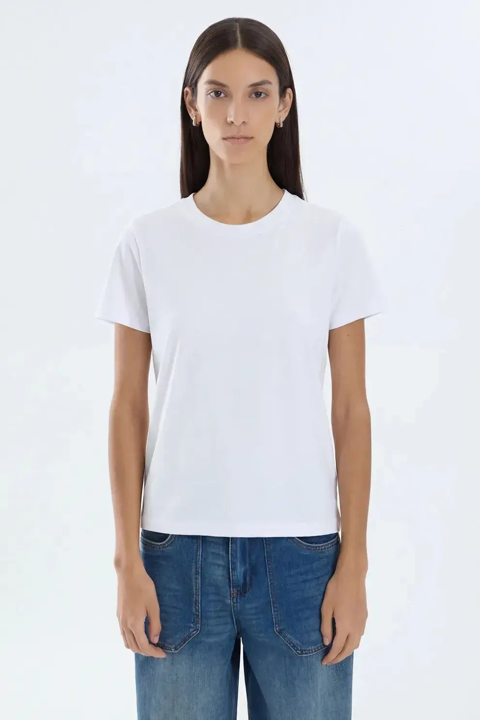 Siempre es buen momento para renovar los básicos del armario (REMERA BLANCA PORTSAID- $46.000,00)