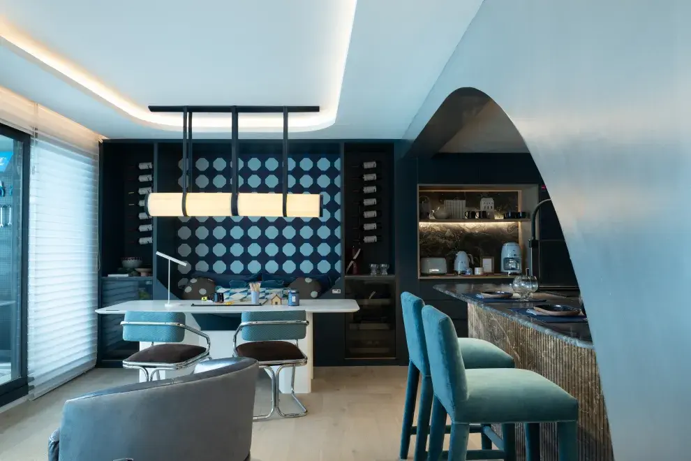 l azul en versiones profundas suma dramatismo y modernidad.