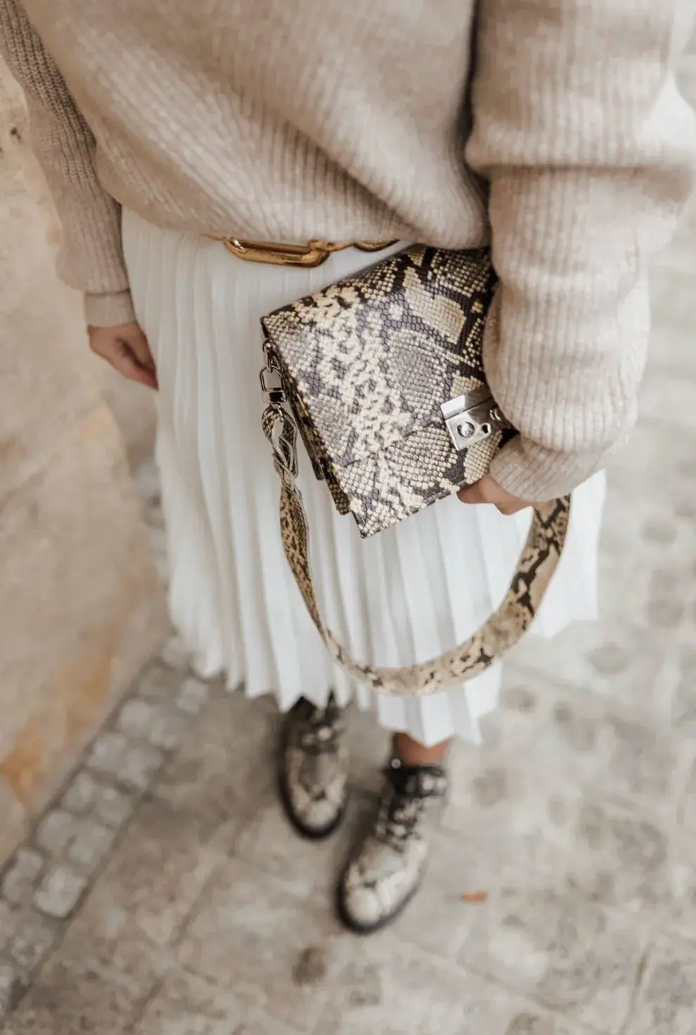 Una cartera, un cinturón o incluso unos guantes con este print pueden transformar un look neutro en segundos.