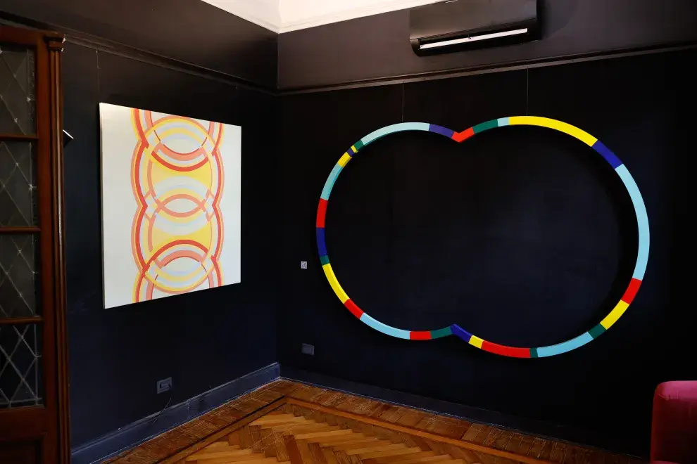 "Continuo / Continúo": líneas que dialogan con el entorno.