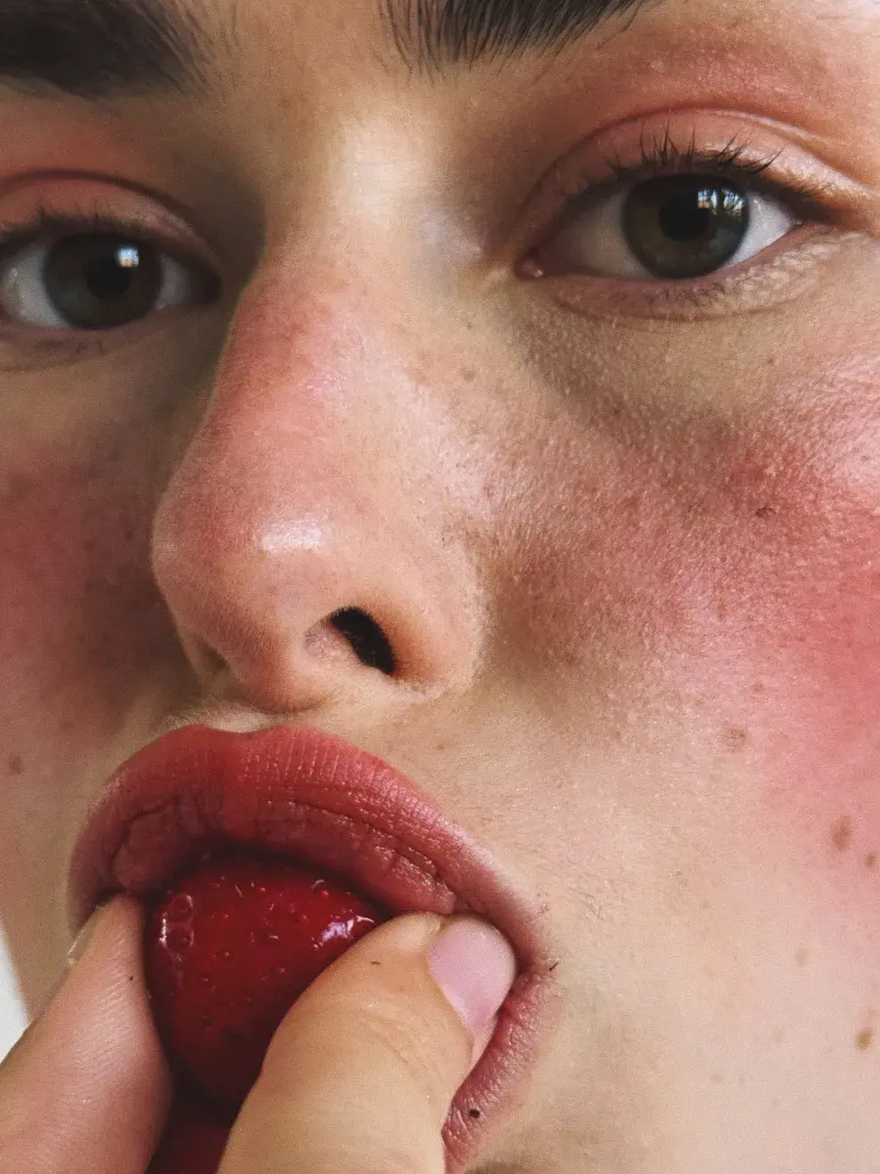 Tintas de labios: el producto viral que se usa en labios, mejillas y más