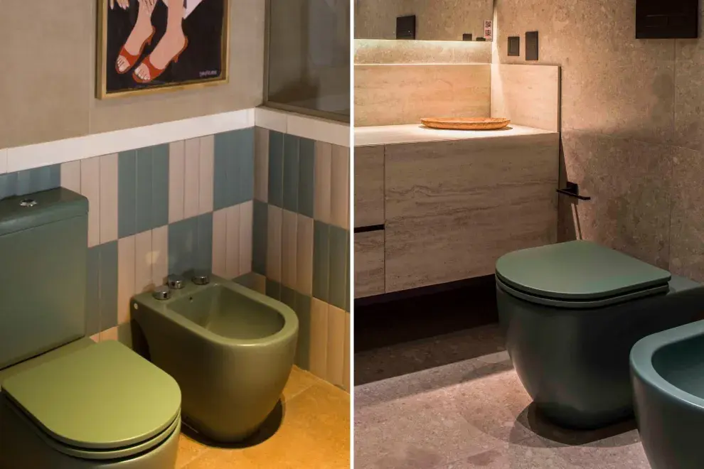 Color block en el rincón más inesperado. Sanitarios en verde oliva propuestos por Sara Plazibat y en tonos tierra por Gaby López Monzón.